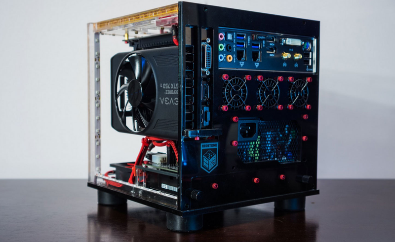 Illustration for article titled Sweet Minecraft PC, Guy